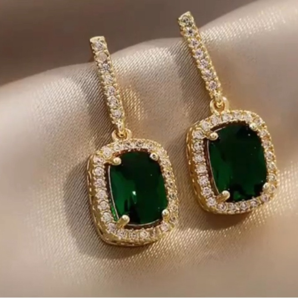 Emerald Earrings With Stones